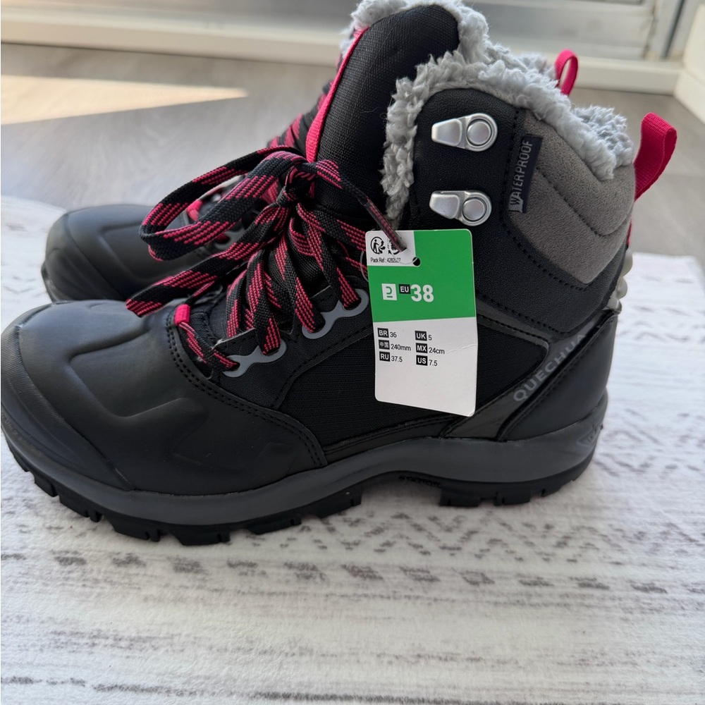 Quechua Kids Snow Boots - Black and Pink
